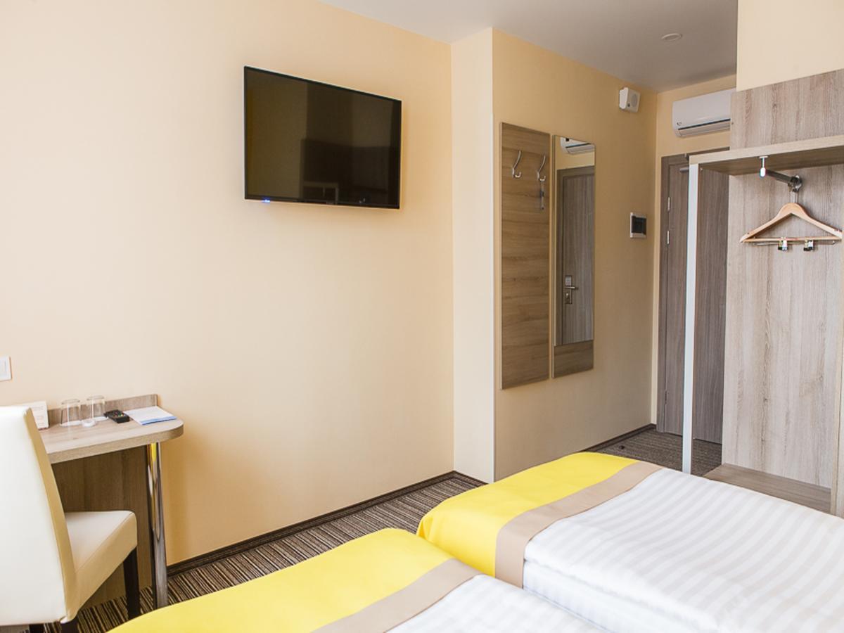 Raziotel Kyiv Yamska Esterno foto