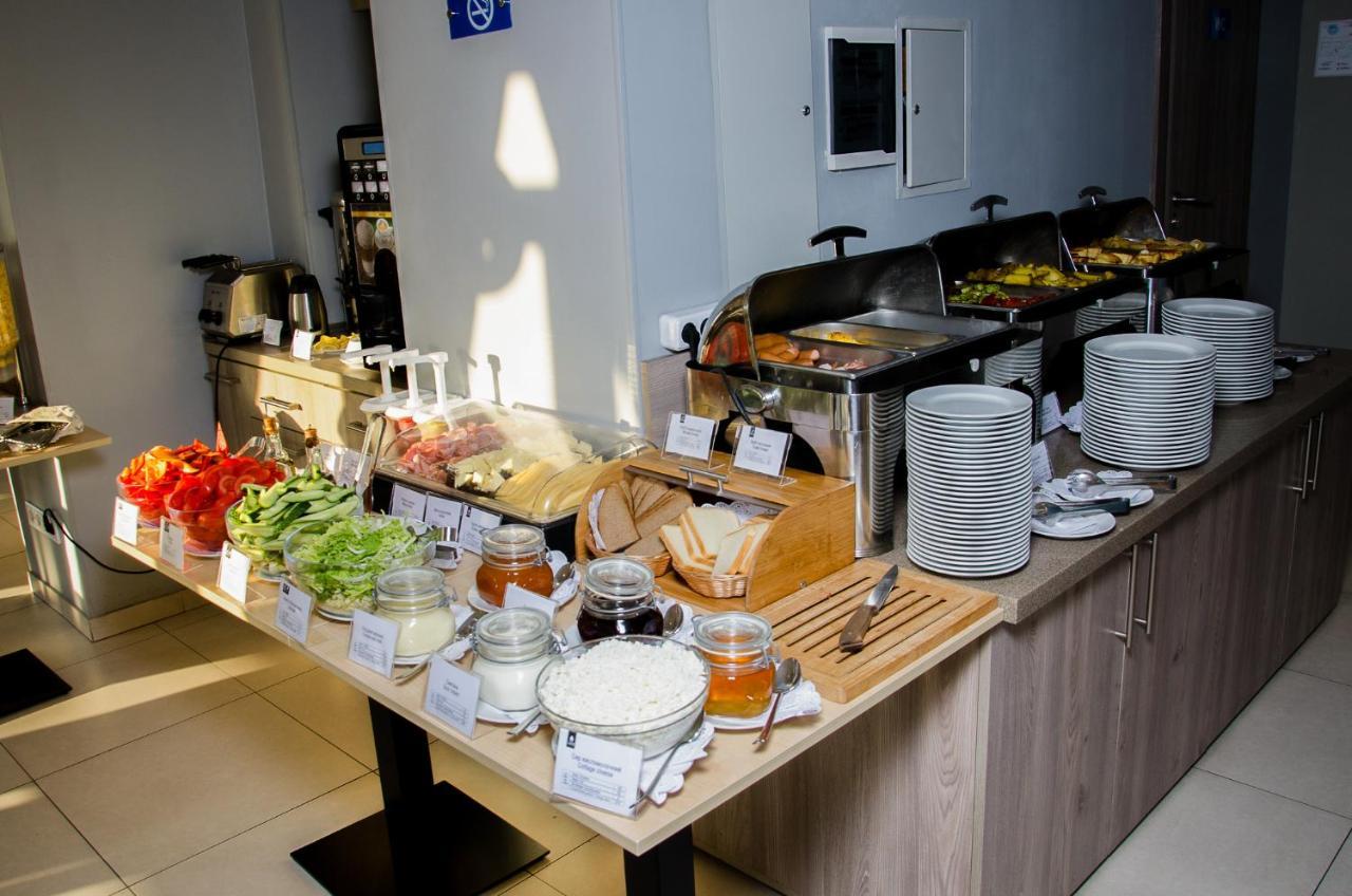 Raziotel Kyiv Yamska Esterno foto