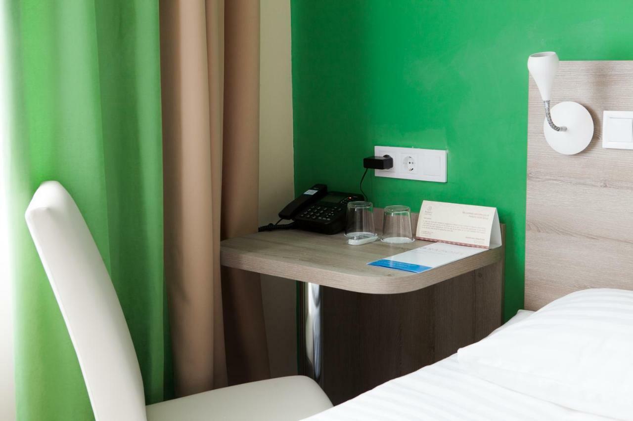 Raziotel Kyiv Yamska Esterno foto